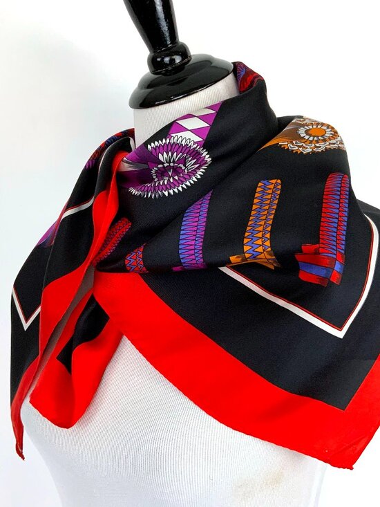 Vintage Accessories - Designer-Inspired Squred Fashion Silk Scarf Y2K 30"